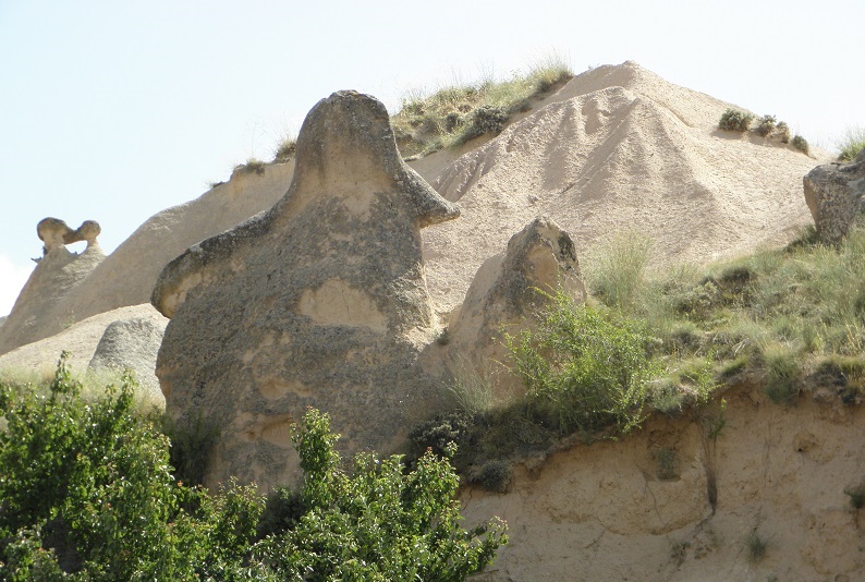 カッパドキアの奇岩群とレッドツアー
