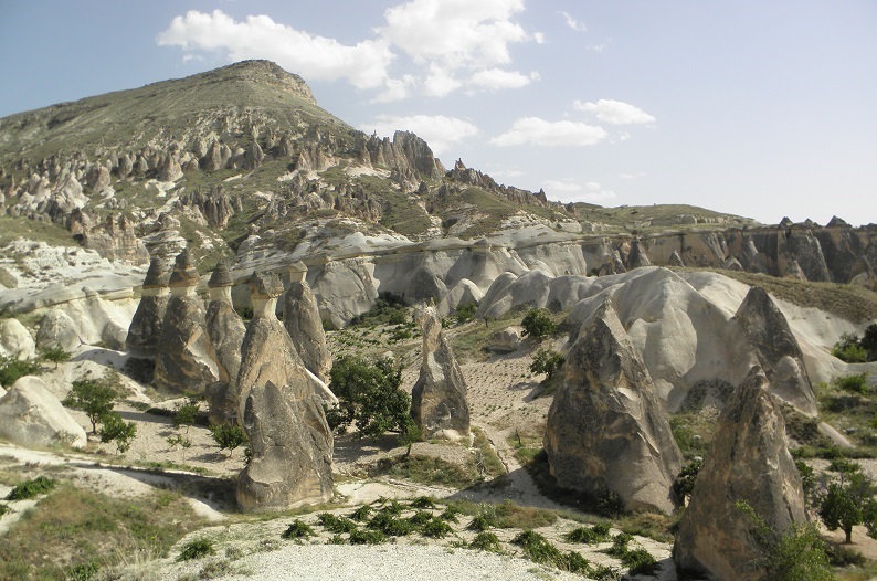 カッパドキアの奇岩群とレッドツアー